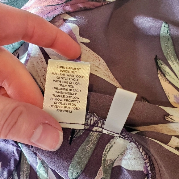 7th Avenue Design Studio New York & Company Med Purple Floral Key Hole Blouse - Picture 7 of 14